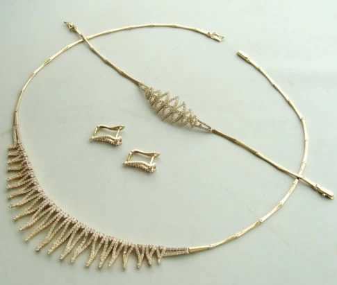 Gouden sieraden set met zirkonia