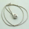 Wit gouden collier en hanger met diamant