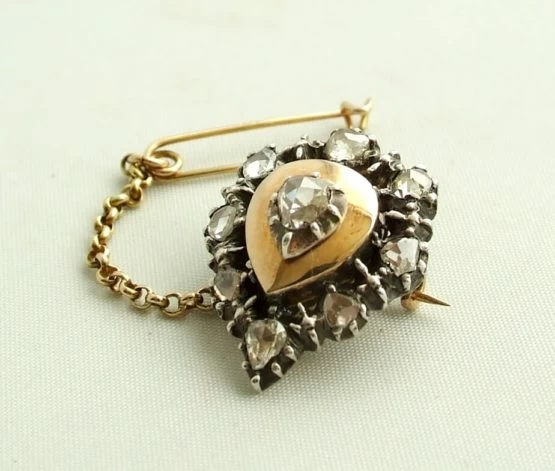 Antieke broche met diamant Antieke broche met diamant