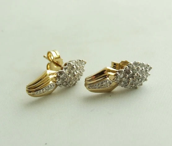 Geel gouden diamanten oorbellen