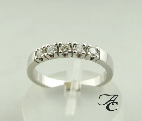 Gouden alliance ring met diamant