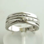 Wit gouden Christian ring met diamanten Wit gouden Christian ring met diamanten