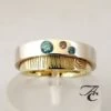 Vingerprint trouwring met blauwe en bruine diamant