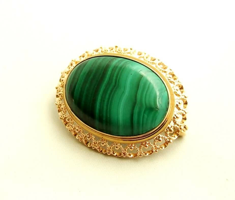 Gouden broche met malachiet