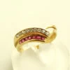 Gouden ring met robijn en zirkonia