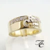 Gouden ring speciaal met eigen initialen