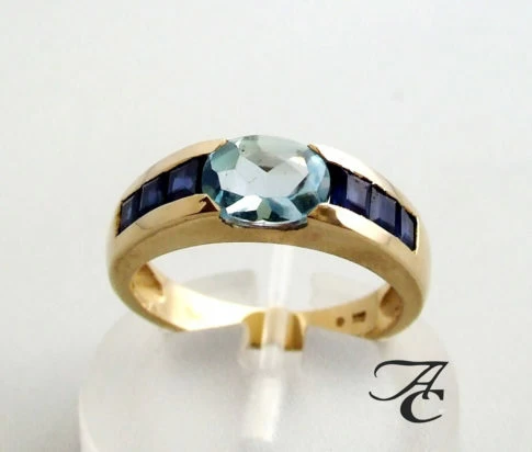 Gouden ring met saffier en topaas