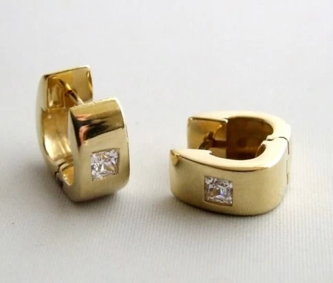 Gouden zirkonia creolen
