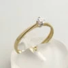 Vierpoots gouden ring met zirkonia