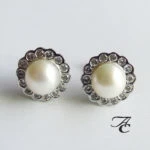Wit gouden oorbellen met parel en diamant Wit gouden oorbellen met parel en diamant