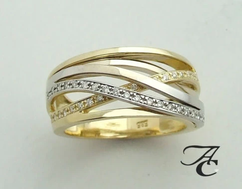 Gevlochten bicolor gouden ring met briljanten