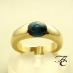 Atelier Christian gouden ring met saffier