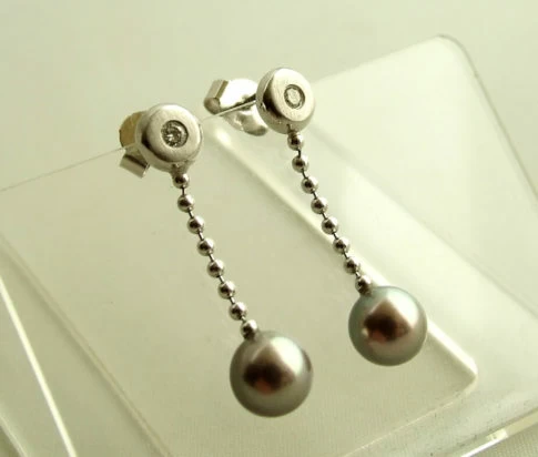 Wit gouden oorbellen met diamant en parel