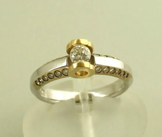 Bicolor Christian gouden ring met briljant