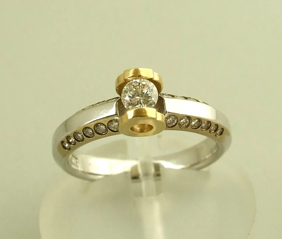 Bicolor Christian gouden ring met briljant