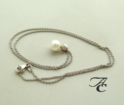 Wit gouden collier en hanger met parel en diamant