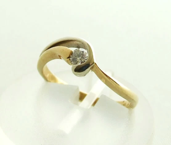 Christian gouden ring met briljant geslepen diamant