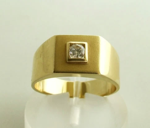 14 karaat gouden zegelring met zirkonia