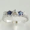 Wit gouden ring met saffieren en briljanten