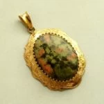 Gouden hanger met jaspis heliotroop