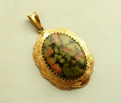 Gouden hanger met jaspis heliotroop