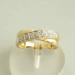 Gevlochten gouden ring met diamanten