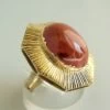 Gouden ring met rhodoniet
