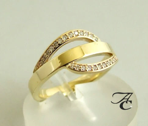 14 karaat geel gouden ring met diamanten