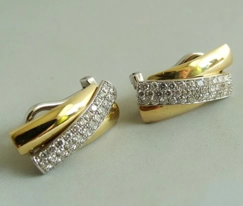 18 karaat gouden oorbellen met diamant