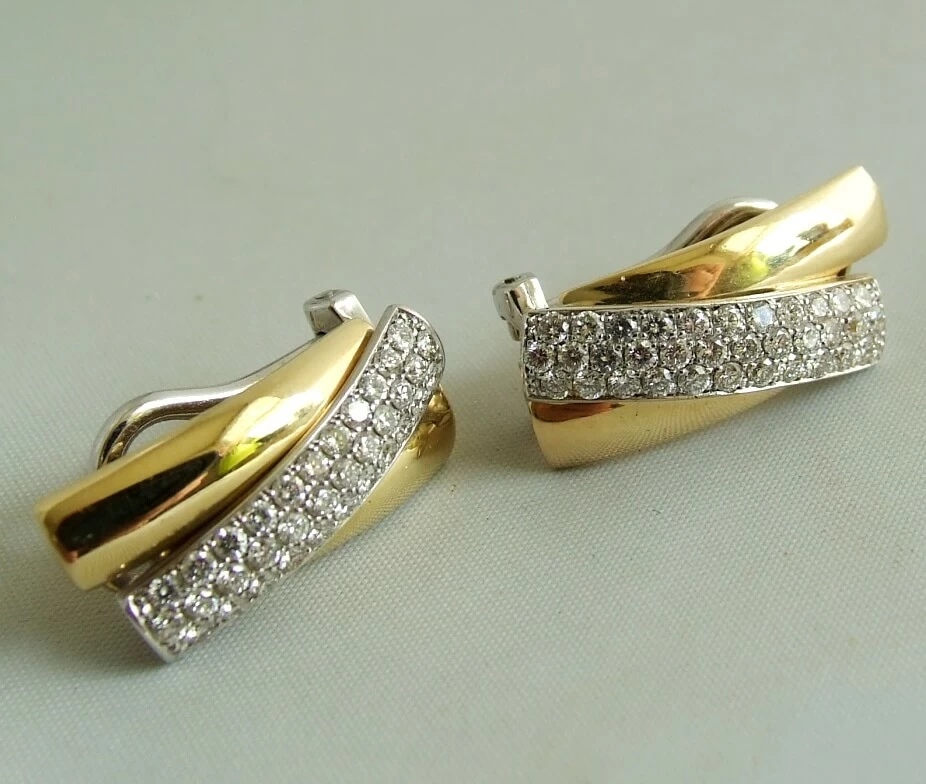 18 karaat gouden oorbellen met diamant