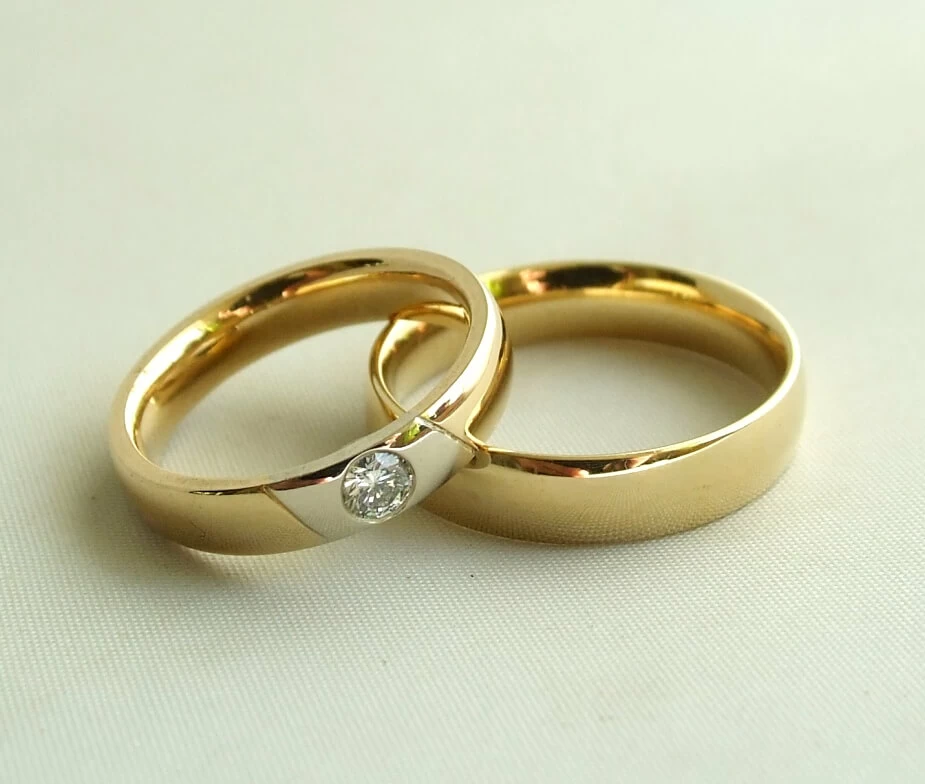 Christian gouden trouwringen met diamant