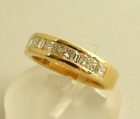 18 karaat geel gouden ring met diamanten