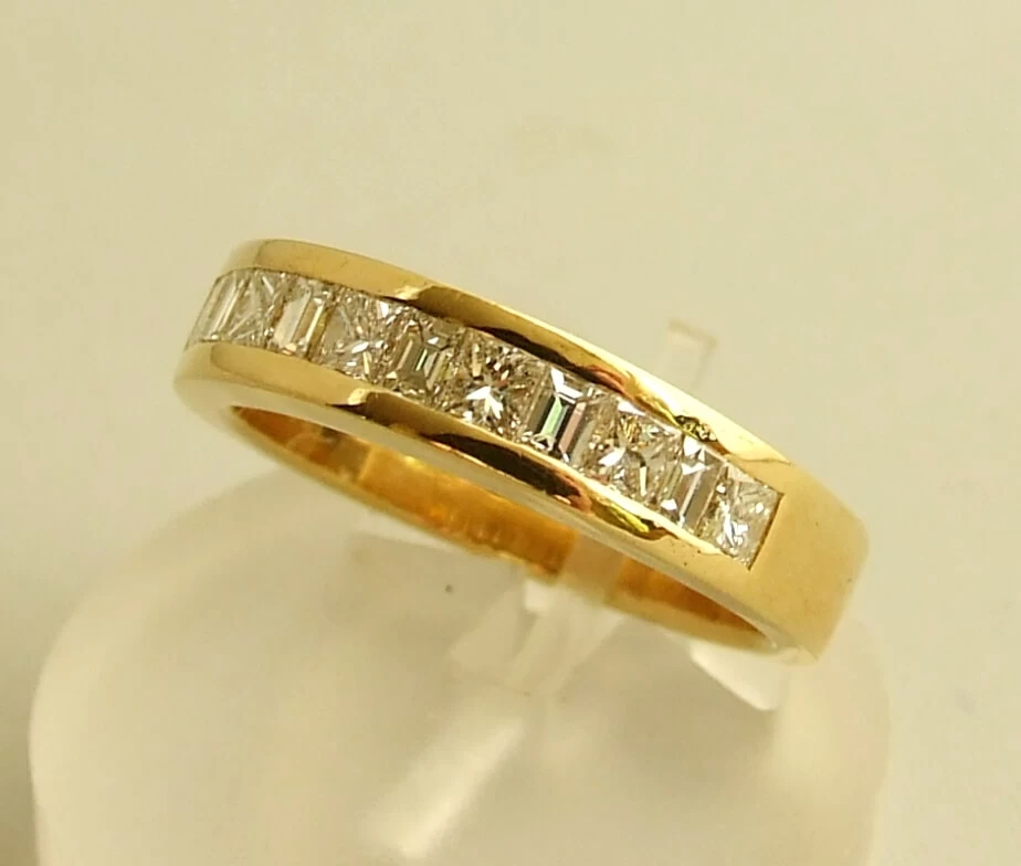 18 karaat geel gouden ring met diamanten