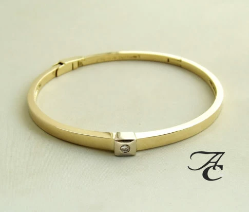 Gouden slavenarmband met briljant