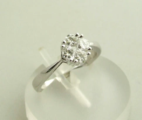 18 karaat wit gouden ring met diamanten