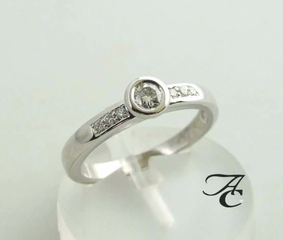 Wit gouden ring met diamanten 0.22 ct. Wit gouden ring met diamanten 0.22 ct.