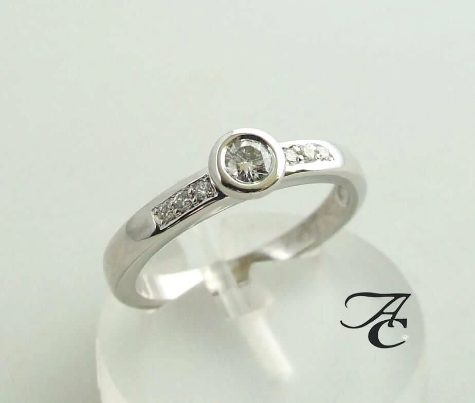 Wit gouden ring met diamanten 0.22 ct.