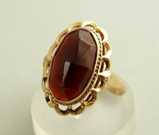 Occasion gouden ring met granaat Occasion gouden ring met granaat