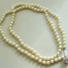 Parelsnoer met gouden slot en diamanten
