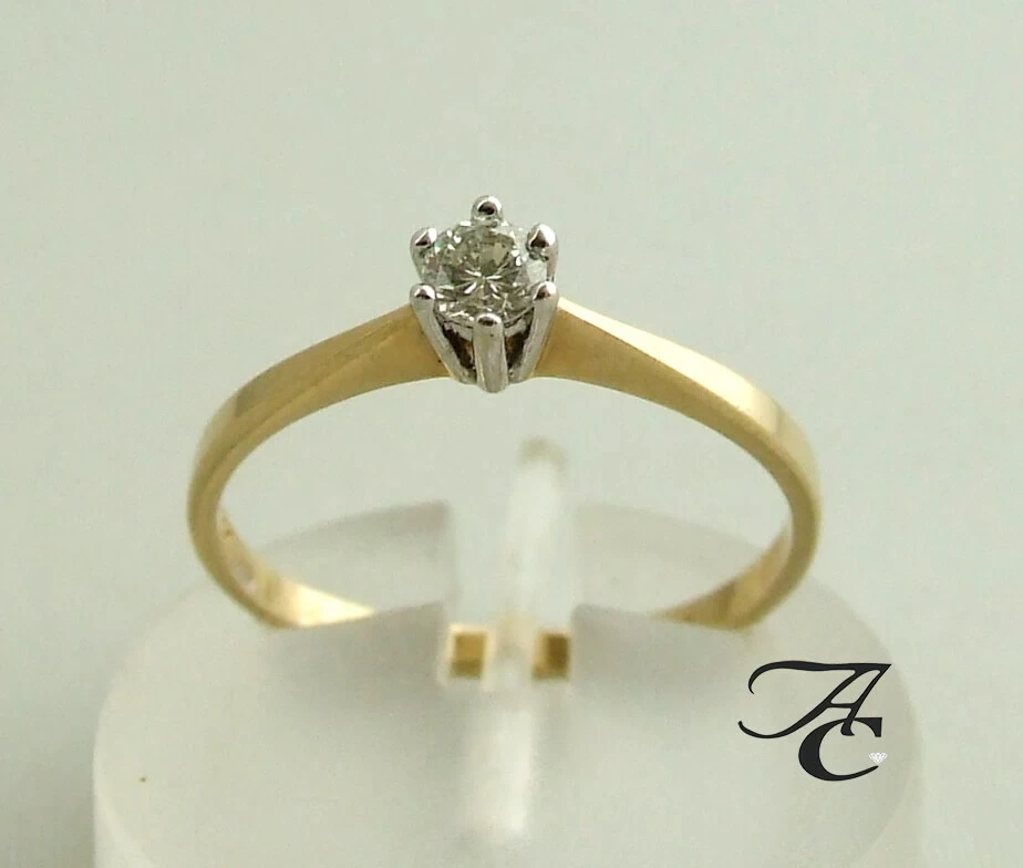 14 karaat gouden ring met diamant in klauwzetting