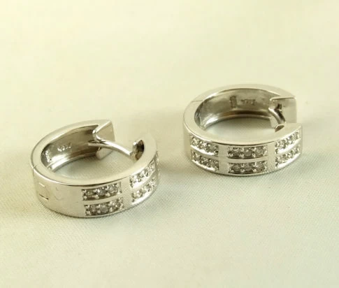 14 karaat wit gouden creolen met diamanten