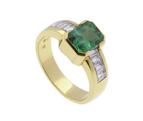 18 karaat gouden ring met smaragd en diamanten