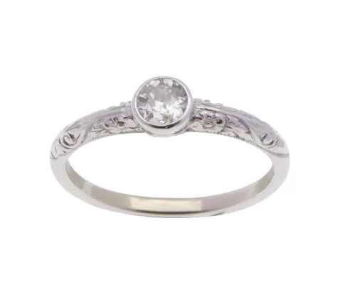 Wit gouden diamant ring met versierde ringband