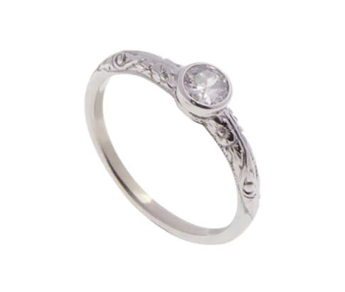 Wit gouden diamant ring met versierde ringband