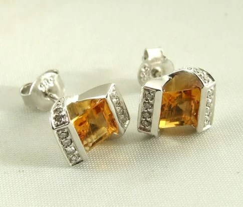 Wit gouden oorbellen met citrien en diamanten