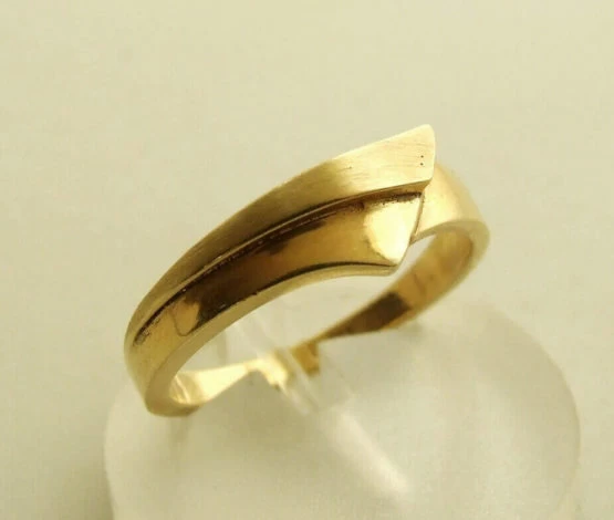 14 karaat geel gouden ring 14 karaat geel gouden ring