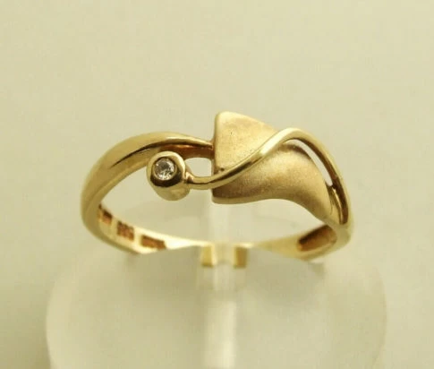 14 karaat geel gouden ring met diamant
