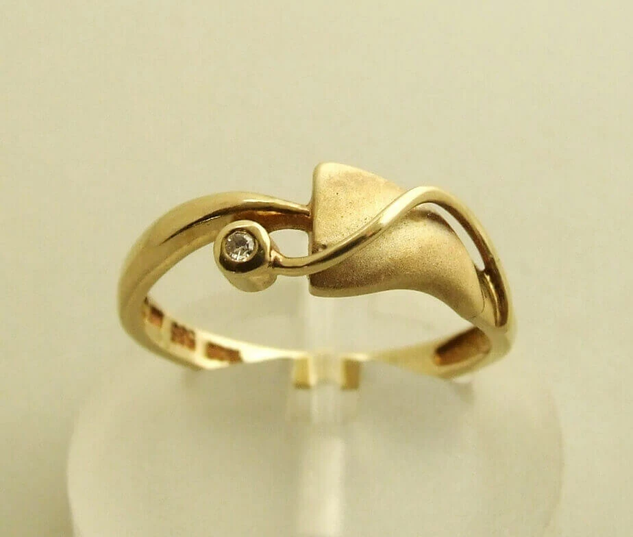 14 karaat geel gouden ring met diamant