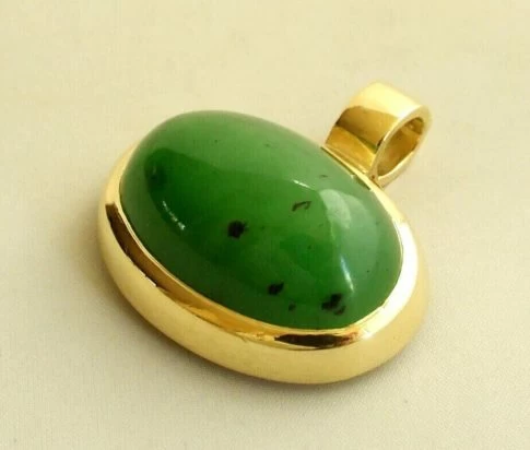 18 karaat geel gouden hanger met jade