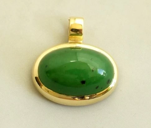 18 karaat geel gouden hanger met jade